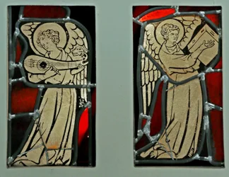 Vetrata raffigurante Angeli Musicisti con Liuto